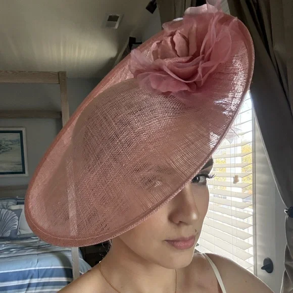 Kentucky Derby/Royal Ascot Pink Fascinator/hat with Floral Accent - Picture 1 of 2